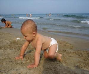 пазл Младенец, На пляже